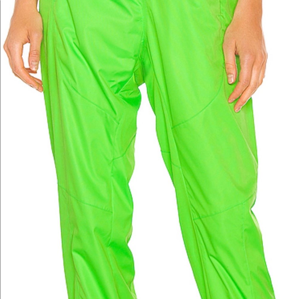 NSP Pant in Vapor Green, Green Strike & White
nike - Picture 2 of 4